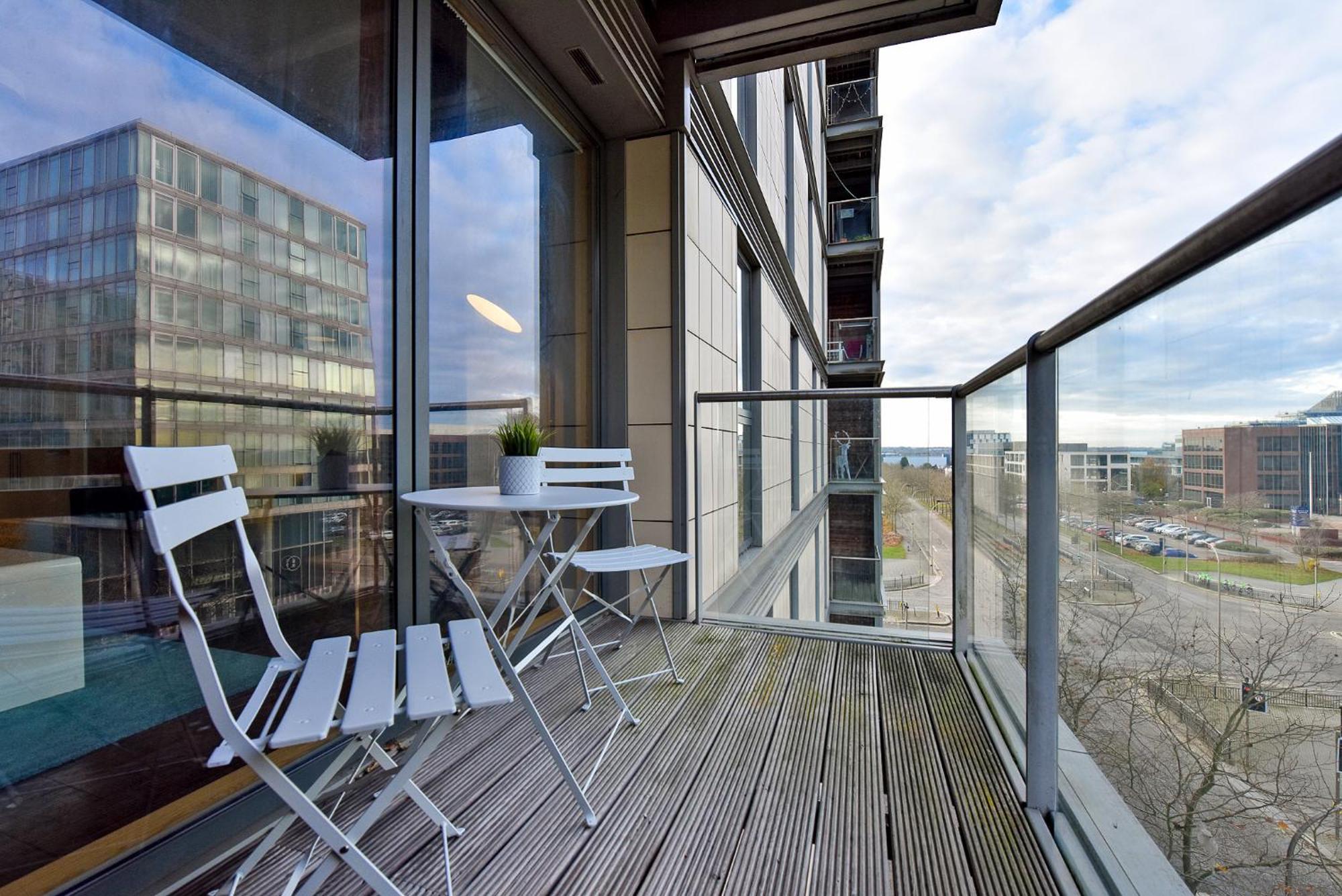 The Vizion Serviced Apartments From Pincott Properties - Free Parking, Private Balcony, And Wifi Milton Keynes Exterior photo