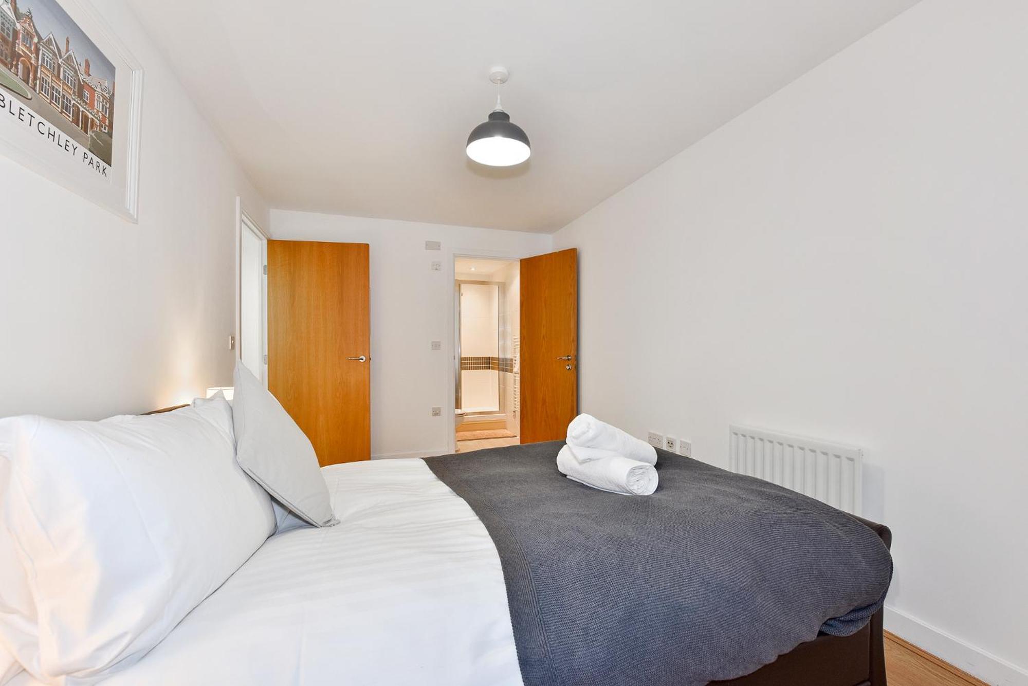 The Vizion Serviced Apartments From Pincott Properties - Free Parking, Private Balcony, And Wifi Milton Keynes Room photo